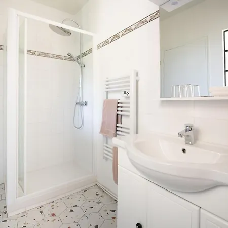 Pensión Le Clos Versailles 3*